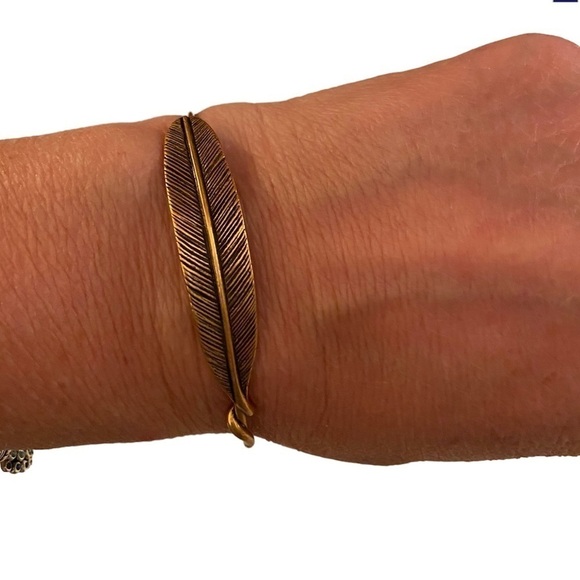 NWT Alex And Ani Quill Feather Wrap Bracelet - Picture 1 of 4